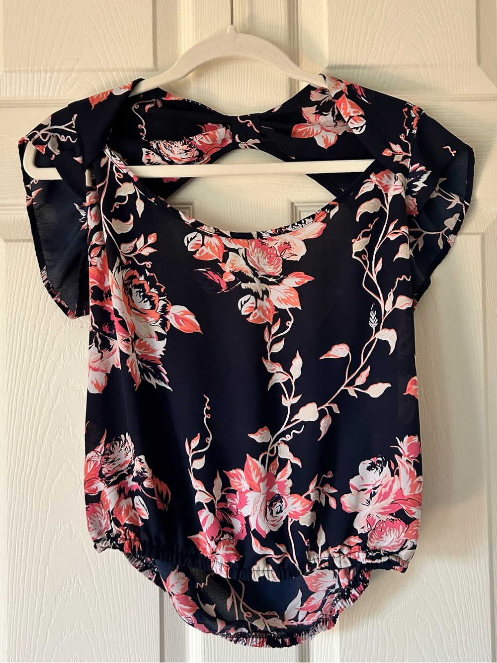 HeartSoul Navy Pink Floral Flutter Sleeve Blouse Lightweight Top - Size Small